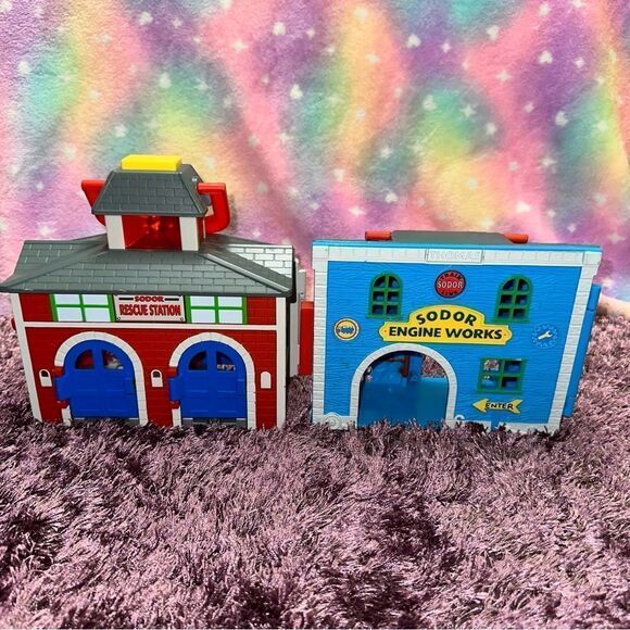 Thomas and friends SODOR ENGINE & RECUE STATION play set - Picture 4 of 10